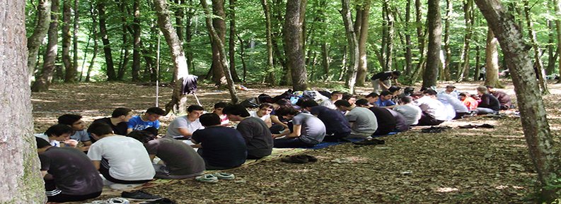 ÜNİVERSİTELİ GENÇLER PİKNİKTE BULUŞTU